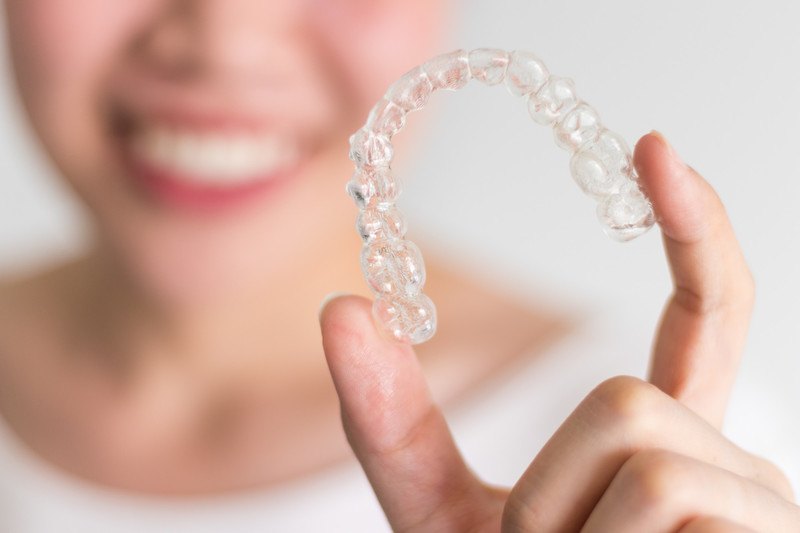 cleaning invisalign trays